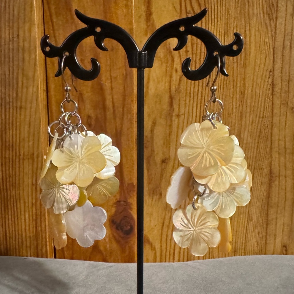 Statement Carved Shell Mother of Pearl Flower Dangle Earrings - Picture 2 of 5